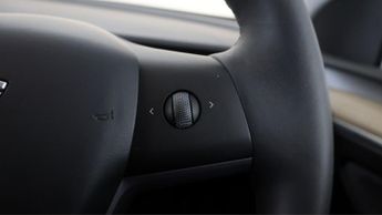 Tesla Model Y BASE