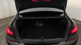 BMW 3 Series 330E M SPORT