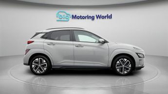 Hyundai KONA PREMIUM