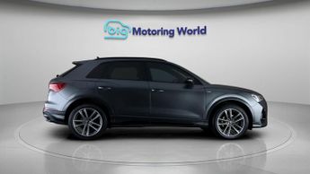 Audi Q3 TFSI S LINE BLACK EDITION