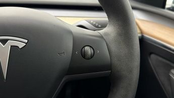 Tesla Model Y BASE
