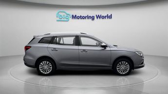 MG MG5 EXCLUSIVE