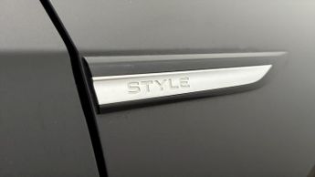 Volkswagen Golf STYLE ETSI DSG