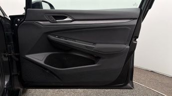 Volkswagen Golf STYLE ETSI DSG