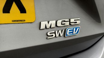 MG MG5 EXCLUSIVE