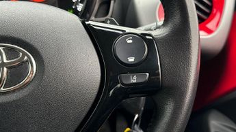 Toyota AYGO VVT-I X-PLAY X-SHIFT TSS
