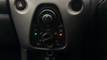 Toyota AYGO VVT-I X-PLAY X-SHIFT TSS