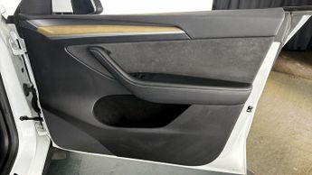 Tesla Model Y BASE