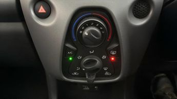 Toyota AYGO VVT-I X-PLAY X-SHIFT