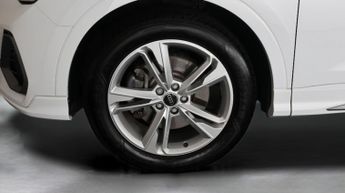 Audi Q3 TFSI E S LINE