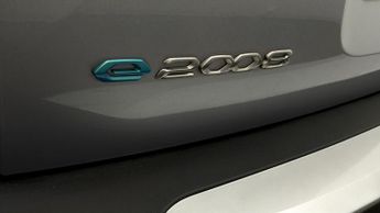 Peugeot E-2008 GT PREMIUM