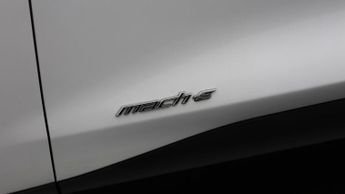 Ford Mustang Mach-E SELECT