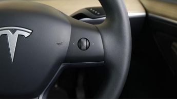 Tesla Model Y BASE