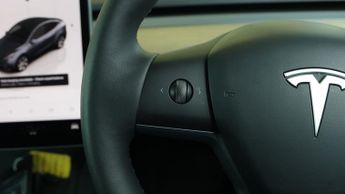 Tesla Model Y BASE