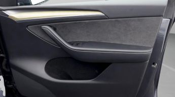 Tesla Model Y BASE