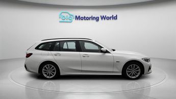 BMW 3 Series 330E SE PRO