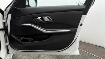 BMW 3 Series 330E SE PRO