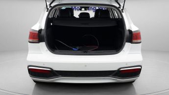MG MG5 EXCLUSIVE