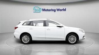 MG MG5 EXCLUSIVE