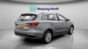 MG MG5 EXCLUSIVE