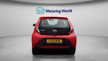 Toyota AYGO VVT-I X-PLAY X-SHIFT TSS