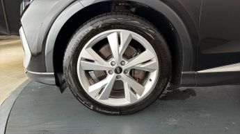 Audi Q4 e-tron S LINE