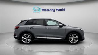 Audi Q4 e-tron S LINE