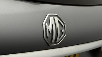 MG MG5 EXCLUSIVE