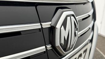 MG MG5 EXCLUSIVE
