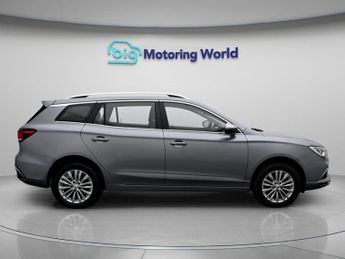 MG MG5 EXCLUSIVE