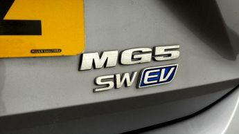 MG MG5 EXCLUSIVE