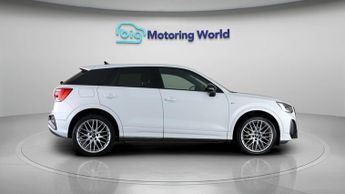 Audi Q2 TFSI S LINE BLACK EDITION