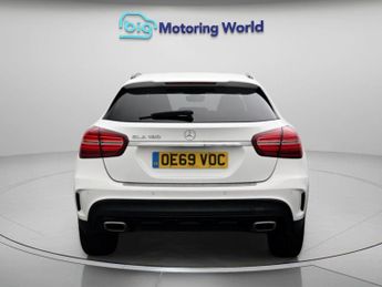 Mercedes-Benz GLA GLA 180 AMG LINE EDITION
