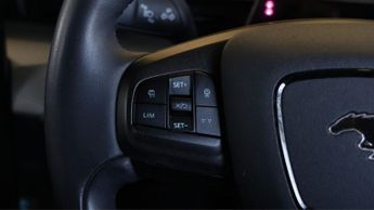 Ford Mustang Mach-E SELECT