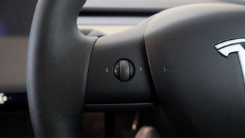 Tesla Model Y BASE