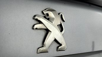 Peugeot E-2008 GT
