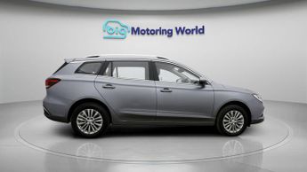 MG MG5 EXCLUSIVE