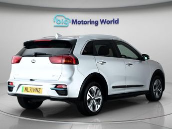 Kia Niro 4 PLUS