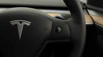 Tesla Model Y PERFORMANCE AWD