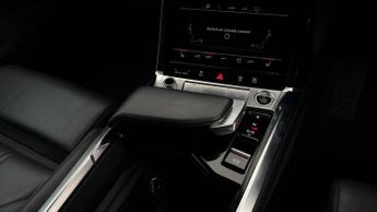 Audi Q8 e-tron QUATTRO BLACK EDITION