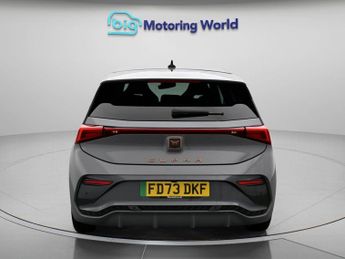 CUPRA Born V2