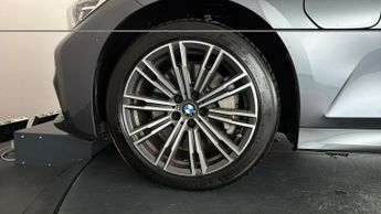BMW 3 Series 330E M SPORT