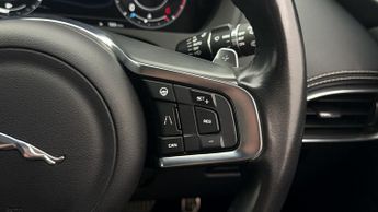 Jaguar F-PACE CHEQUERED FLAG AWD