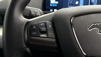 Ford Mustang Mach-E SELECT