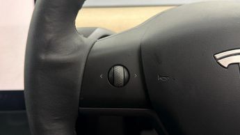 Tesla Model Y BASE