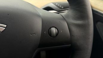 Tesla Model Y BASE