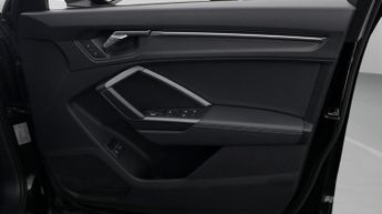 Audi Q3 TFSI E S LINE
