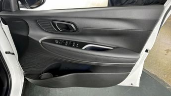 Hyundai BAYON T-GDI SE CONNECT DCT