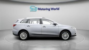 MG MG5 EXCLUSIVE