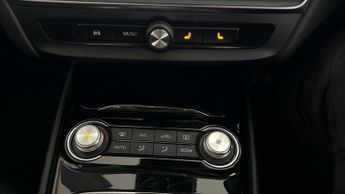 MG MG5 EXCLUSIVE
